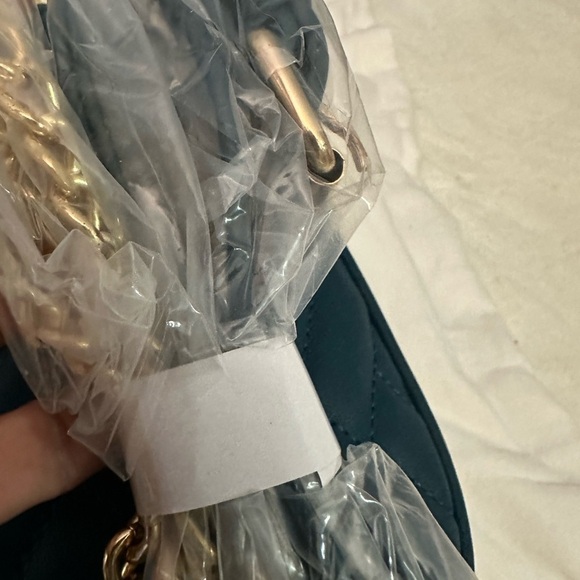 NWT! Badgley Mischka Quilted Camera Crossbody Bag Dark Green Gold Accents - Picture 3 of 9